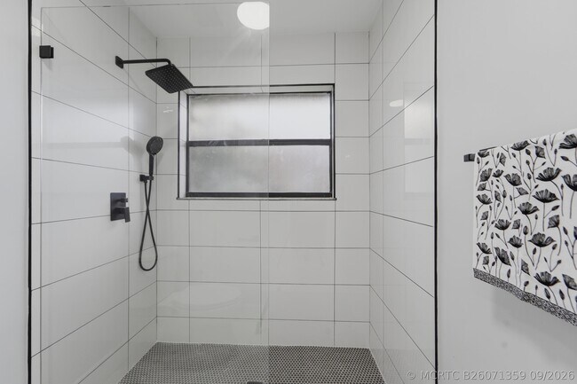 Building Photo - 606 Juniper Pl