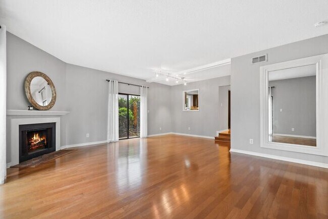 Building Photo - First floor 2/2 condo in Winter Park