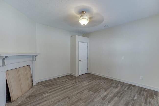 Building Photo - 1051 Gage Dr