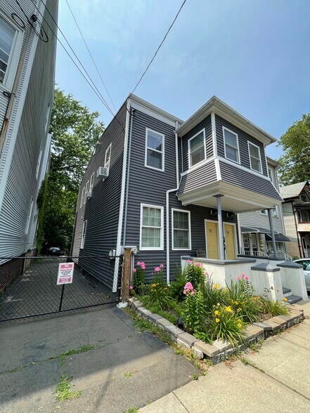 Primary Photo - 52 Nash St