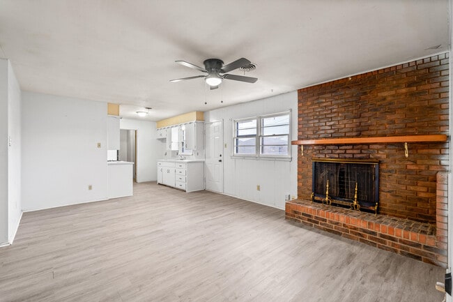 Building Photo - 1505 E Amherst St