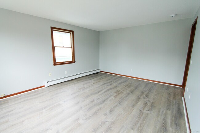 Building Photo - 17 Pinehurst Ave