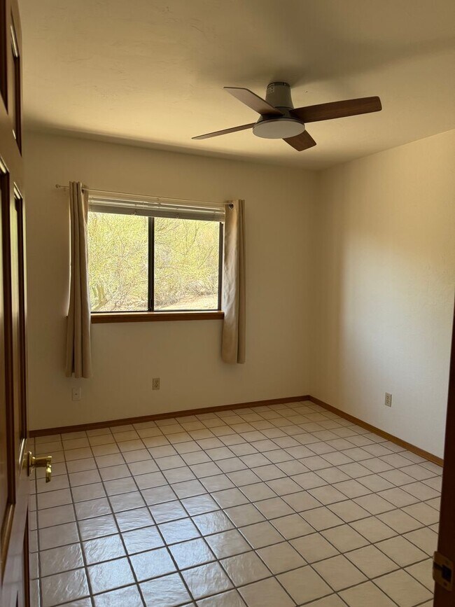 Building Photo - Tucson Foothills Home