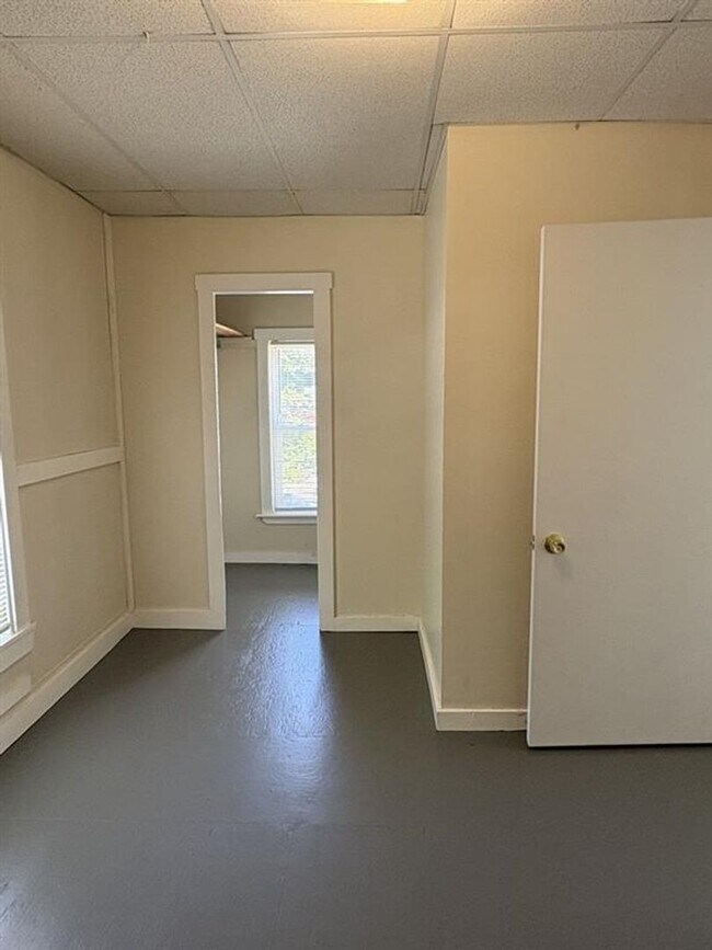 Building Photo - 56 Park St