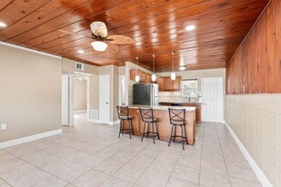 Building Photo - 327 Lee Ave