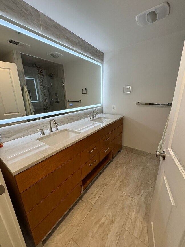 Building Photo - 2bd/1.75ba Issaquah Condo