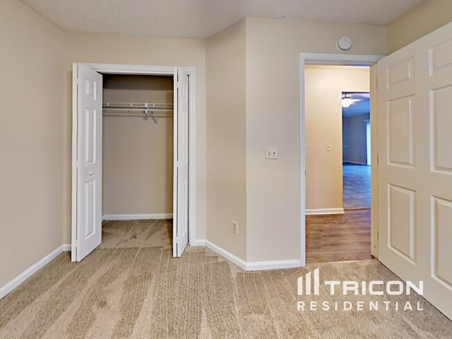 Building Photo - 2827 Tuscarora Tr