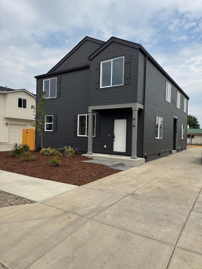 Building Photo - 223 28th Ave SE