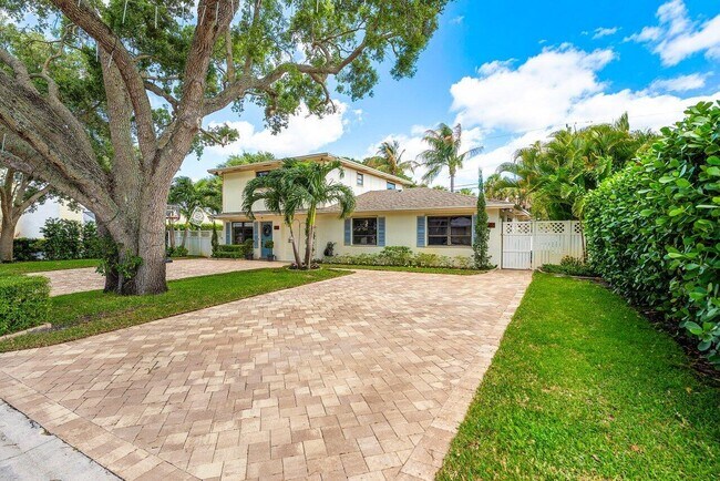 Building Photo - 2103 N Palm Cir
