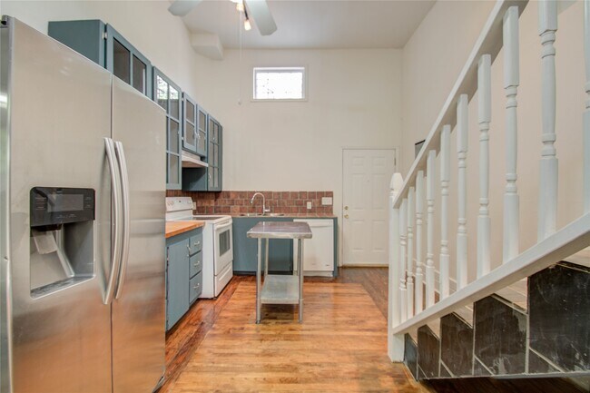 Building Photo - 5311 Palmetto St