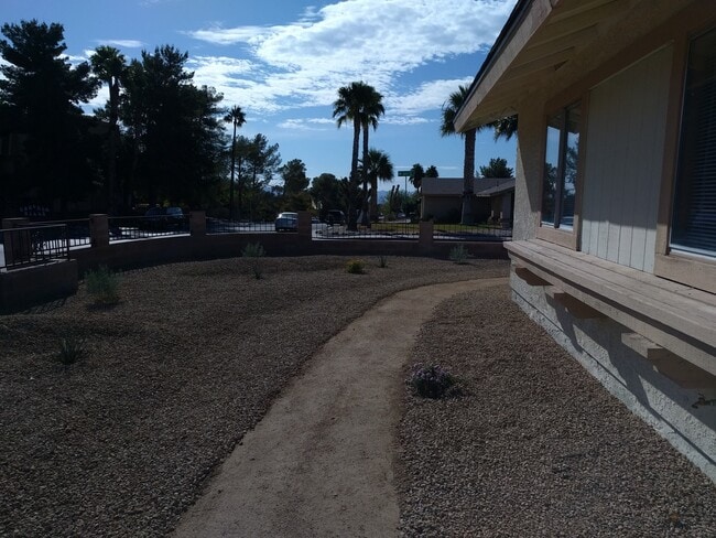 Building Photo - 848 Jeri Ln