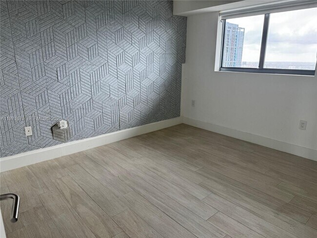 Building Photo - 460 NE 28th St