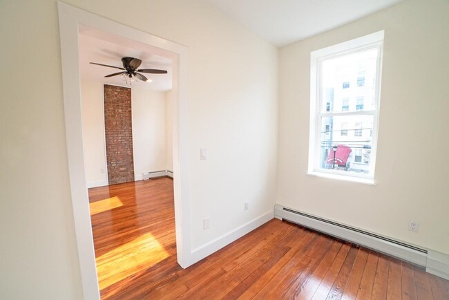 Building Photo - 206 48th St