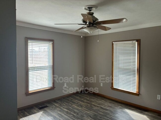 Building Photo - 915 Bellaire Ave