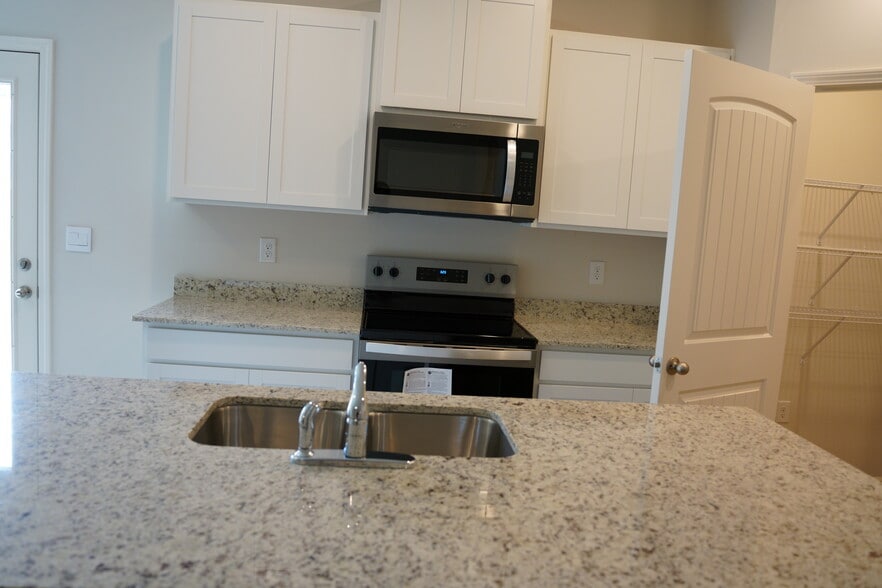 Building Photo - 265 Deerberry Dr