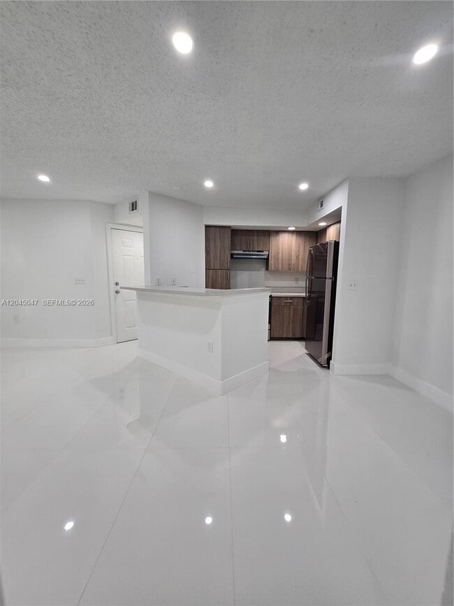 Building Photo - 595 Vista Isles Dr