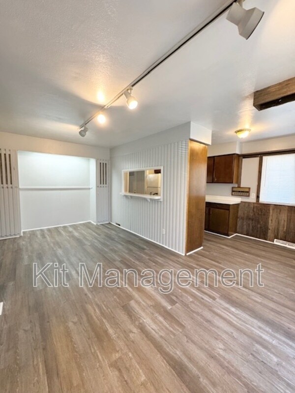 Building Photo - 2241 W Laskey Rd