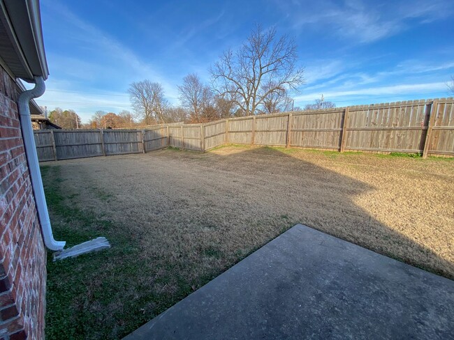 Building Photo - 221 Milas St