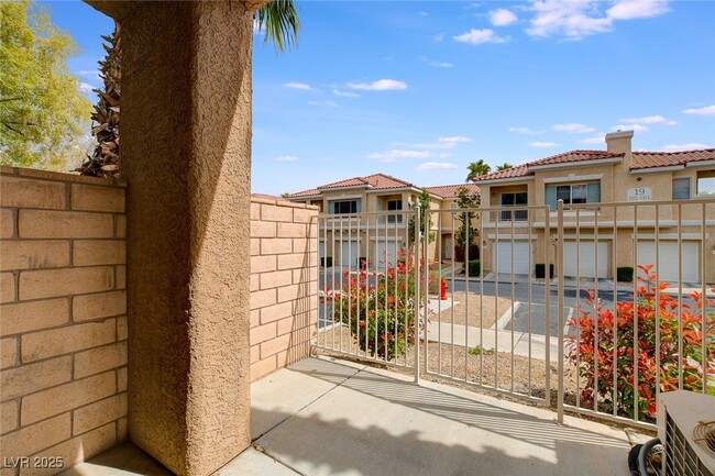 Building Photo - 251 S Green Valley Pkwy