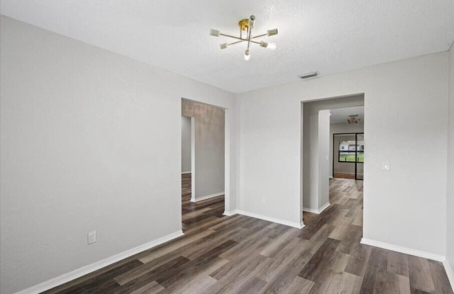 Building Photo - 2024 SW Monterrey Ln
