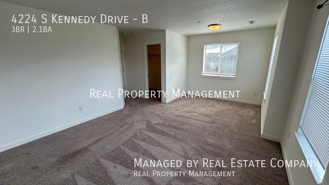 Building Photo - 4224 S Kennedy Dr