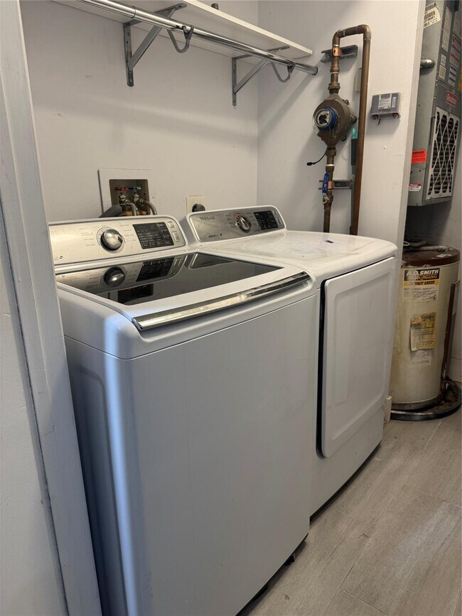 Building Photo - 9055 Wiles Rd