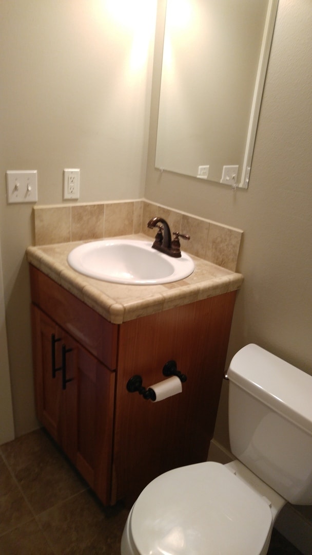 Building Photo - Cute and Modern Studio in Downtown Bend