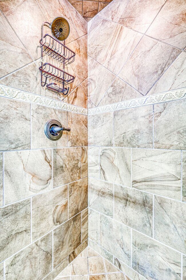 Building Photo - Westside area for Short Term Rental (Compl...