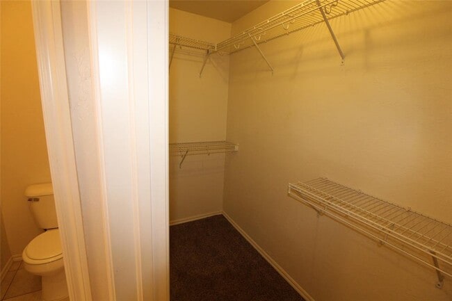 Building Photo - 2821 Edgemere Dr
