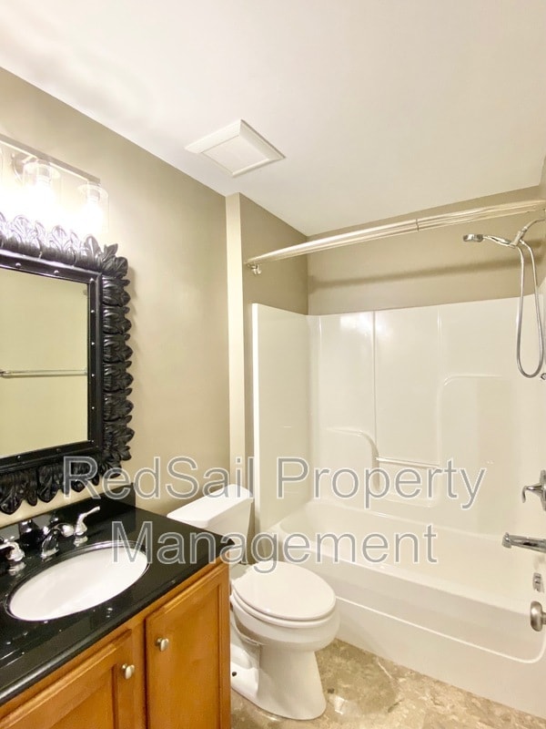 Building Photo - 303 Daniels Dr