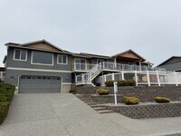 Building Photo - 165 Coral St