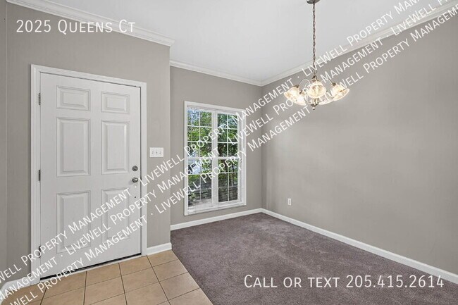 Building Photo - 2025 Queens Ct