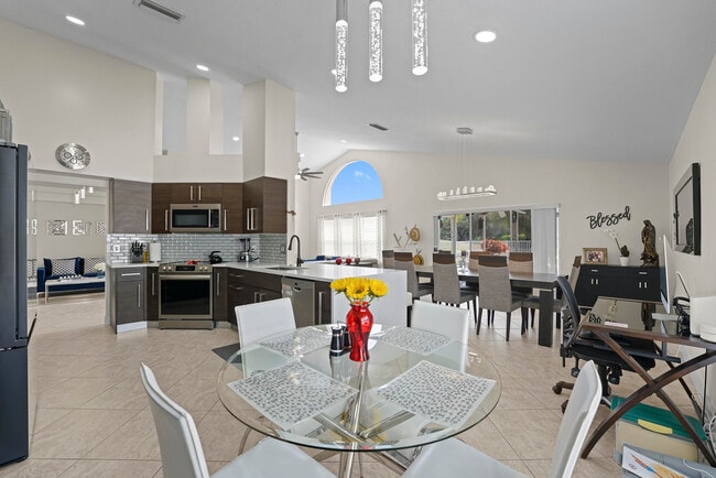 Building Photo - 6180 Royal Birkdale Dr