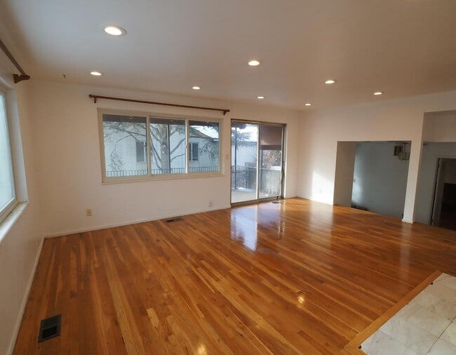 Building Photo - 632 E 13th Ave