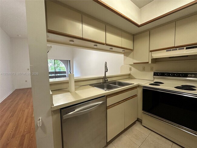 Building Photo - 8999 SW 123rd Ct