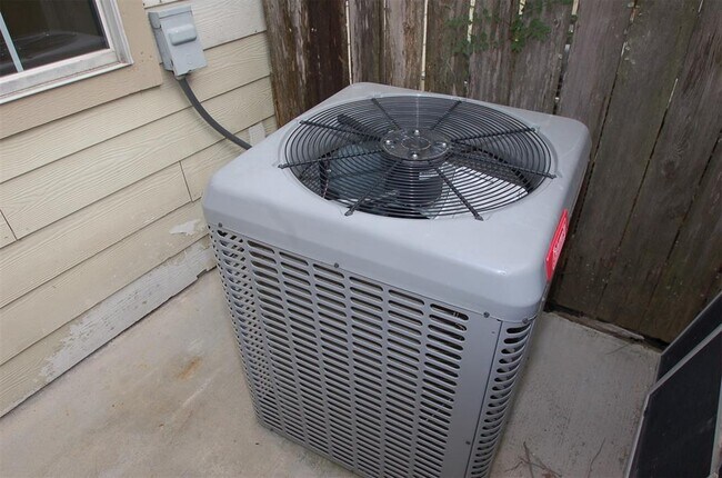 Building Photo - 11815 Chetman Dr