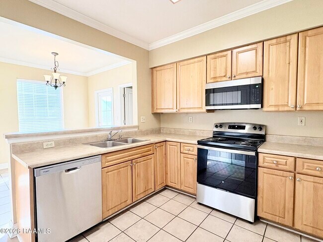 Building Photo - 4441 Burbank Dr