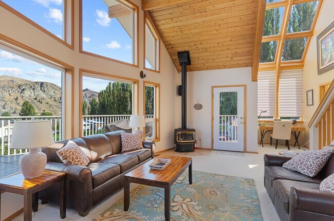 Building Photo - Luxurious Fully Furnished 3-Bedroom, 4-Bathroom Home – Move-In Ready!