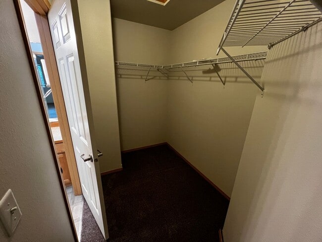 Building Photo - DuPont, end unit, 3 bedroom, 2.5 bath Townhome