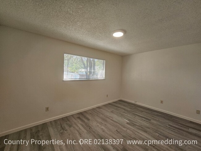 Building Photo - Updated 3-Bedroom House with Large Yard Coming Available April 1!