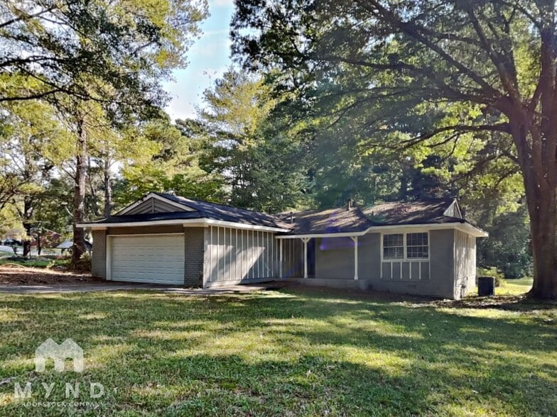 Primary Photo - 370 Dot Dr