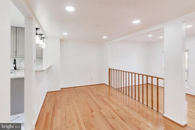 Building Photo - 16 Orchard Dr