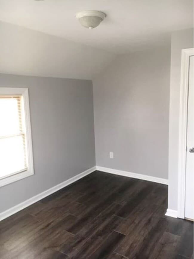 Building Photo - ms258