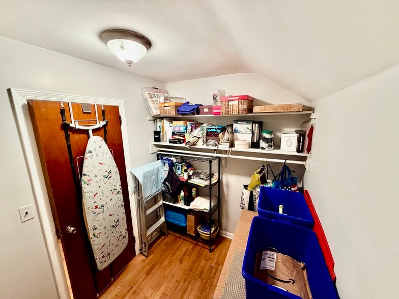Storage room / Laundry if needed - 66 Lincoln Ave E