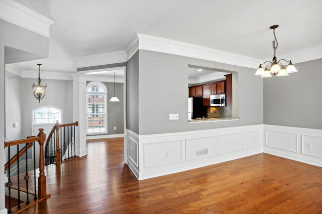 Building Photo - Beautiful townhouse in Westbury at Vinings...