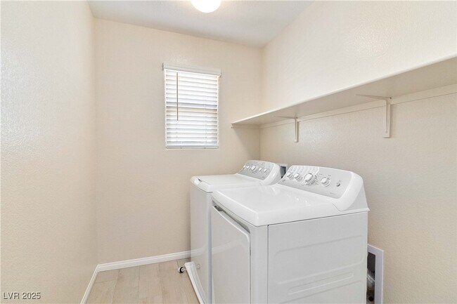 Building Photo - 3859 Painted Lady Ave