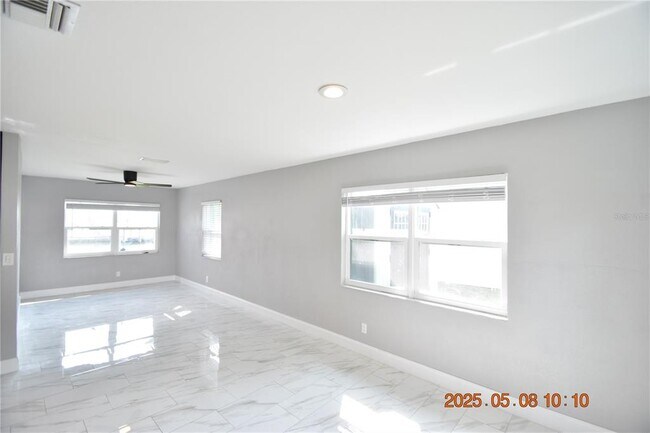 Building Photo - 1019 Spindle Palm Way