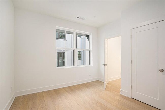 Building Photo - 1825 Gotham Ln NE