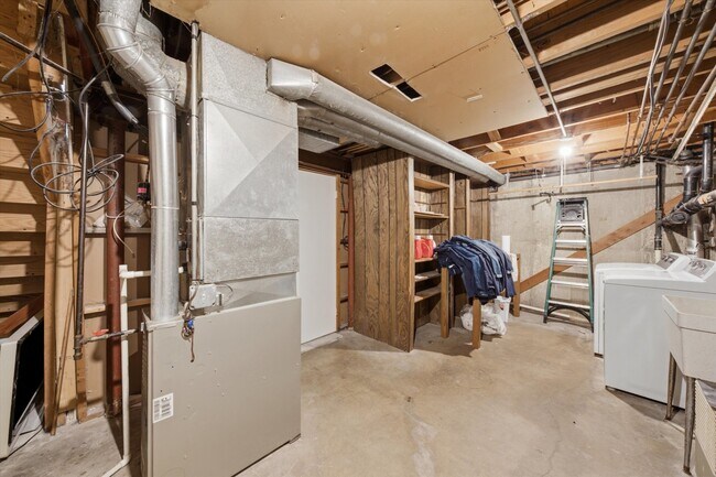Building Photo - 1437 Sutter Dr