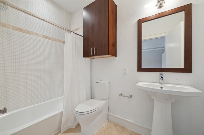 Building Photo - 6126 Clyde St